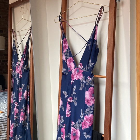 NWT Fame & Partners Floral Strappy V Neck Dress Gown - Picture 8 of 8